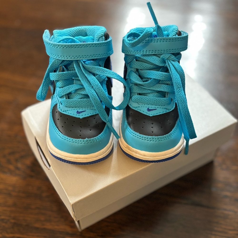 BNIB Force 1 Mid LE